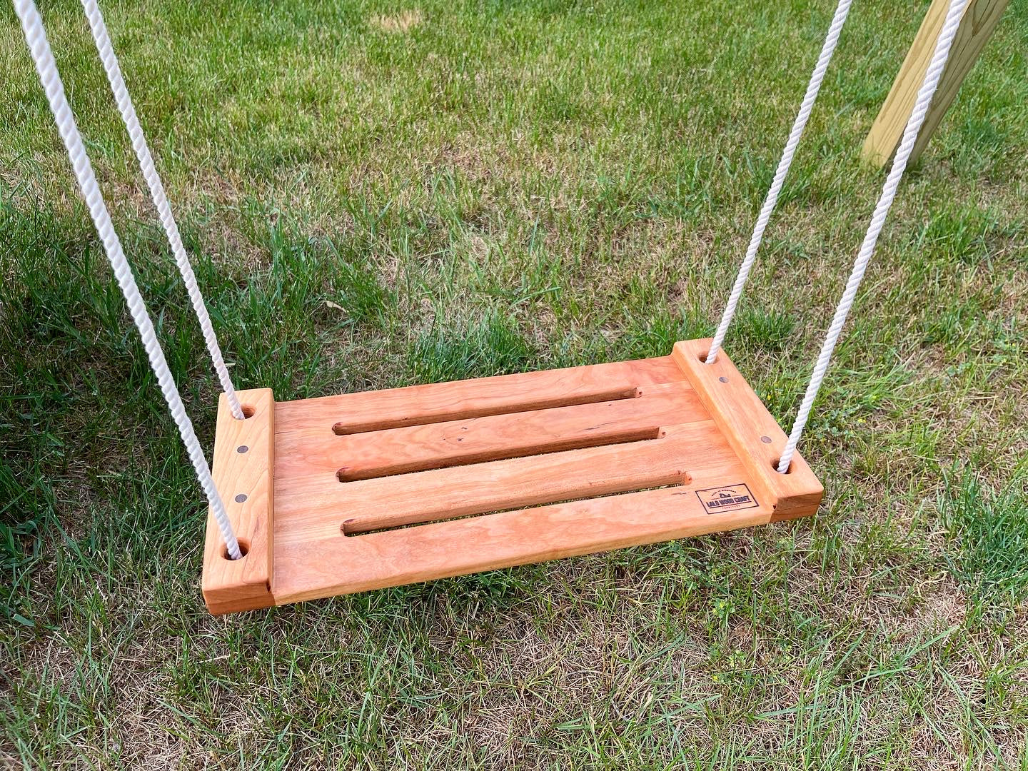 Swing seat with hanging straps