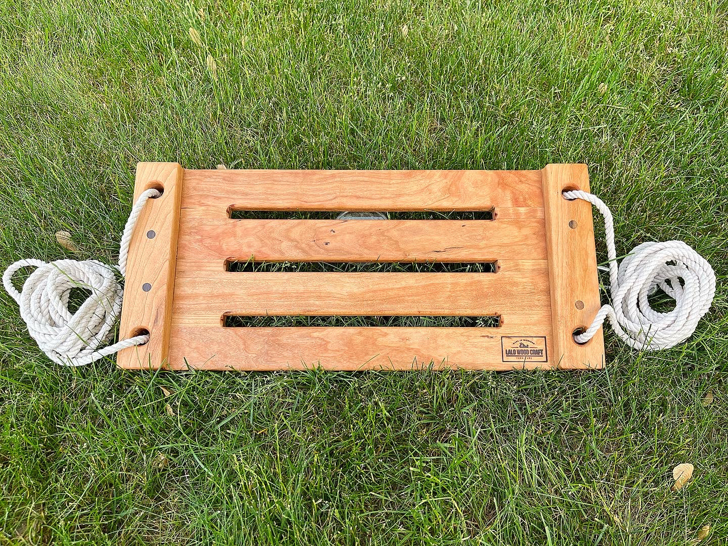 Swing seat with hanging straps