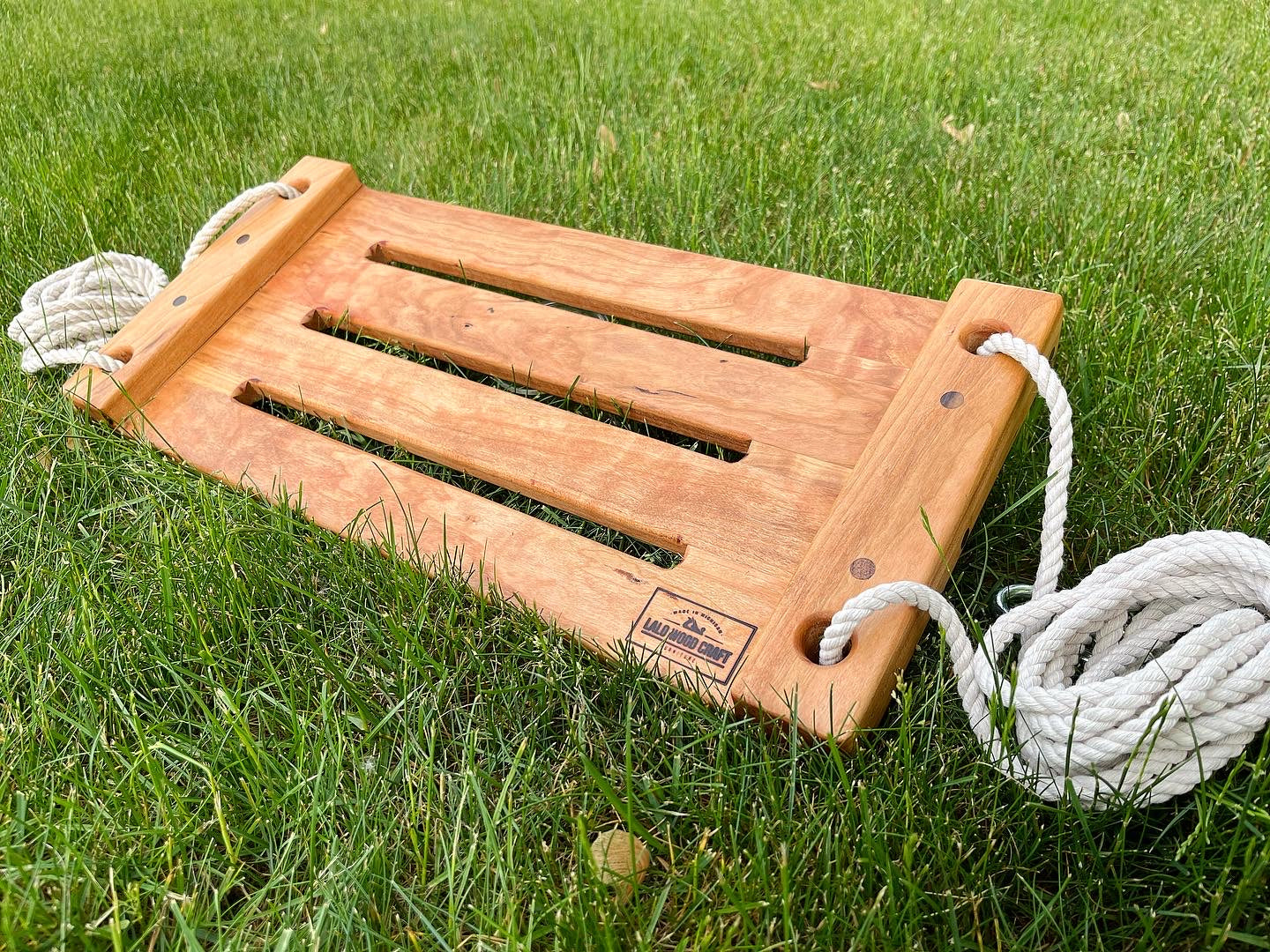 Swing seat with hanging straps
